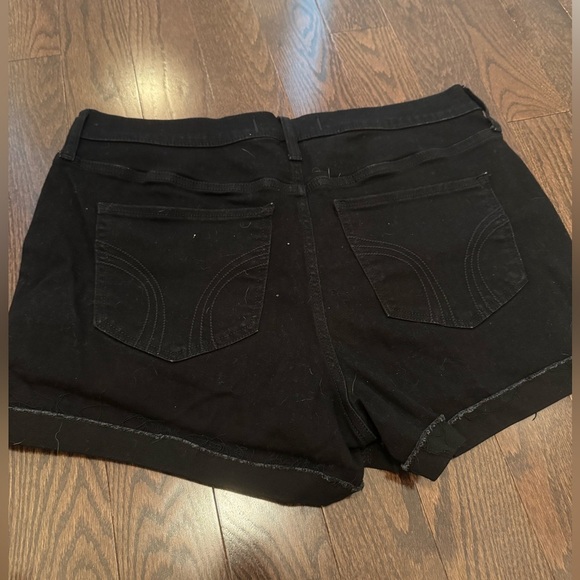 Hollister High Rise Black Denim Short - Picture 3 of 3